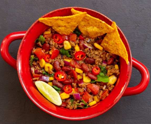 chili con carne with nachos